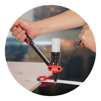 Працює з алюмінієвими та сталевими заклепками