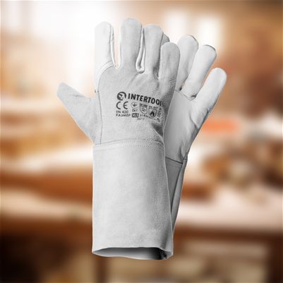 Універсальна