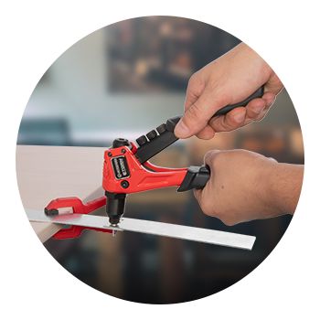 Працює з алюмінієвими та сталевими заклепками