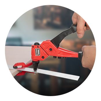 Працює з алюмінієвими та сталевими заклепками